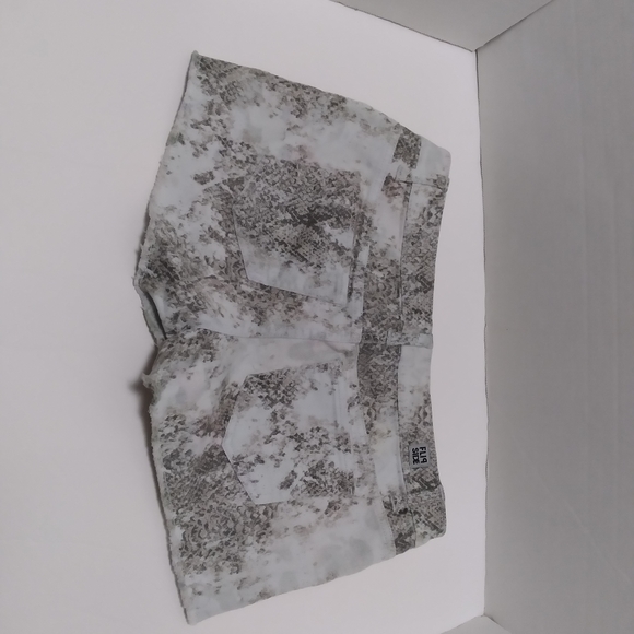 Flip Side Reversible Short Snake Skin Floral 2 in 1 Size 11 Cut-off - Picture 4 of 10